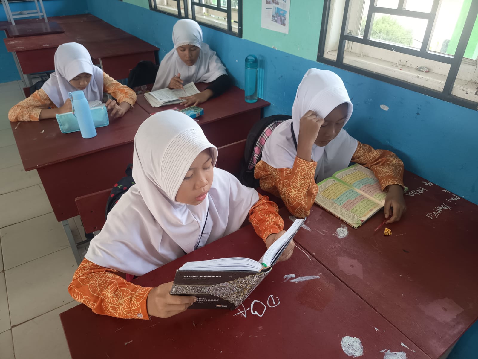 Pembiasaan Membaca Al-Qur'an 15 Menit Sebelum Pembelajaran, SD Negeri 010 Bukit Bestari Perkuat Karakter Religius Peserta Didik